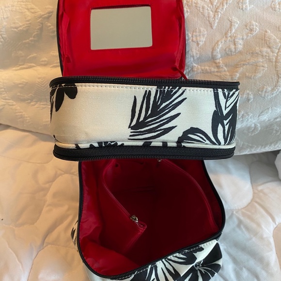 Fancy makeup travel case - Picture 4 of 4